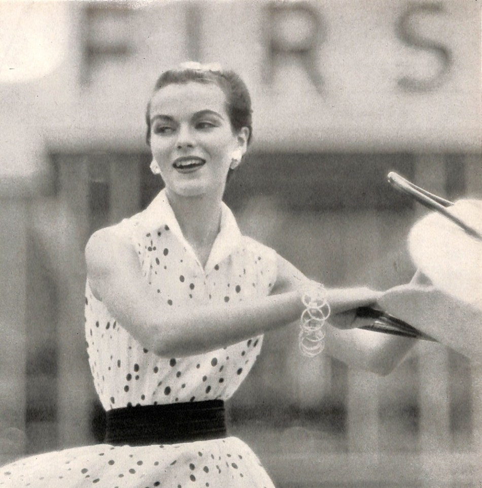 country-store-vogue-july-1954-125-19g