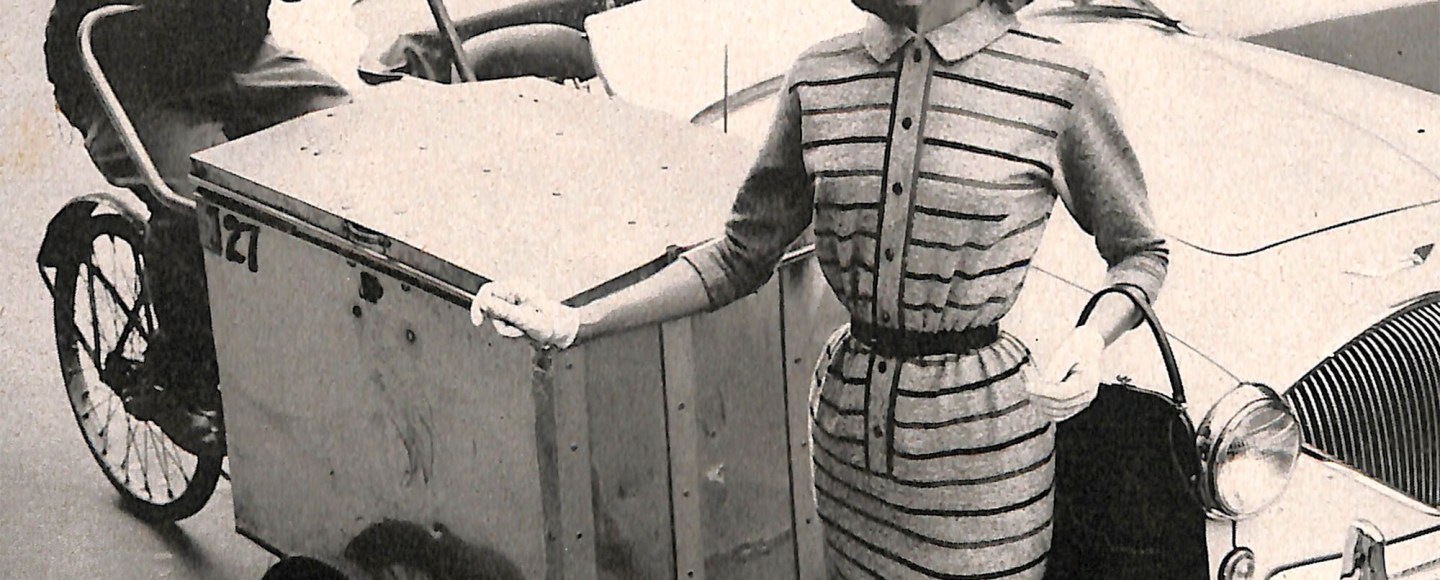 Vintage Fashion Ad - street scene